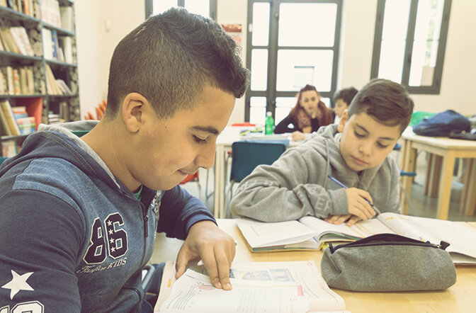 Aiuta i bambini a studiare!