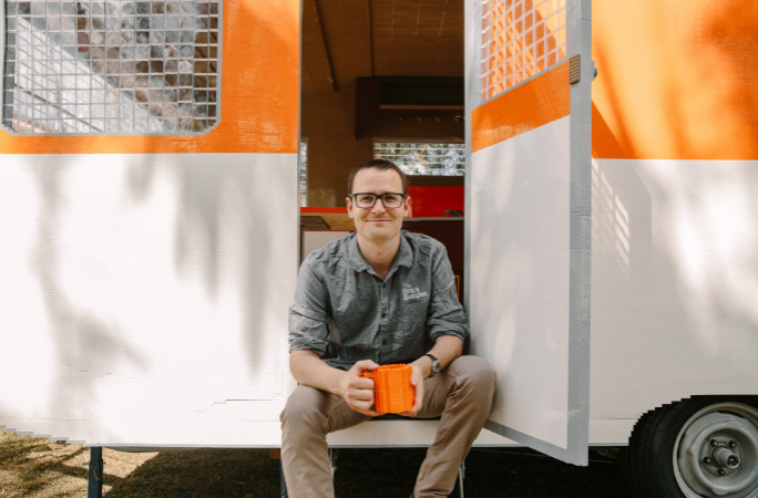  Ben Craig, en su caravana de Lego 